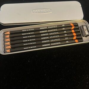 The Derwent Graphic Pencils - 6 high-quality pencils w/sharpener
